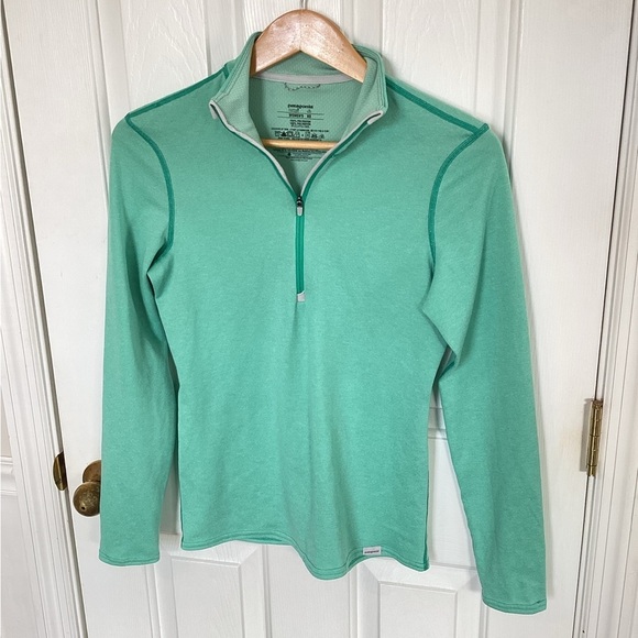 Patagonia Tops - Patagonia XS Women’s Mock neck 1/4 Zip Sweatshirt  Green Layers Lightweight